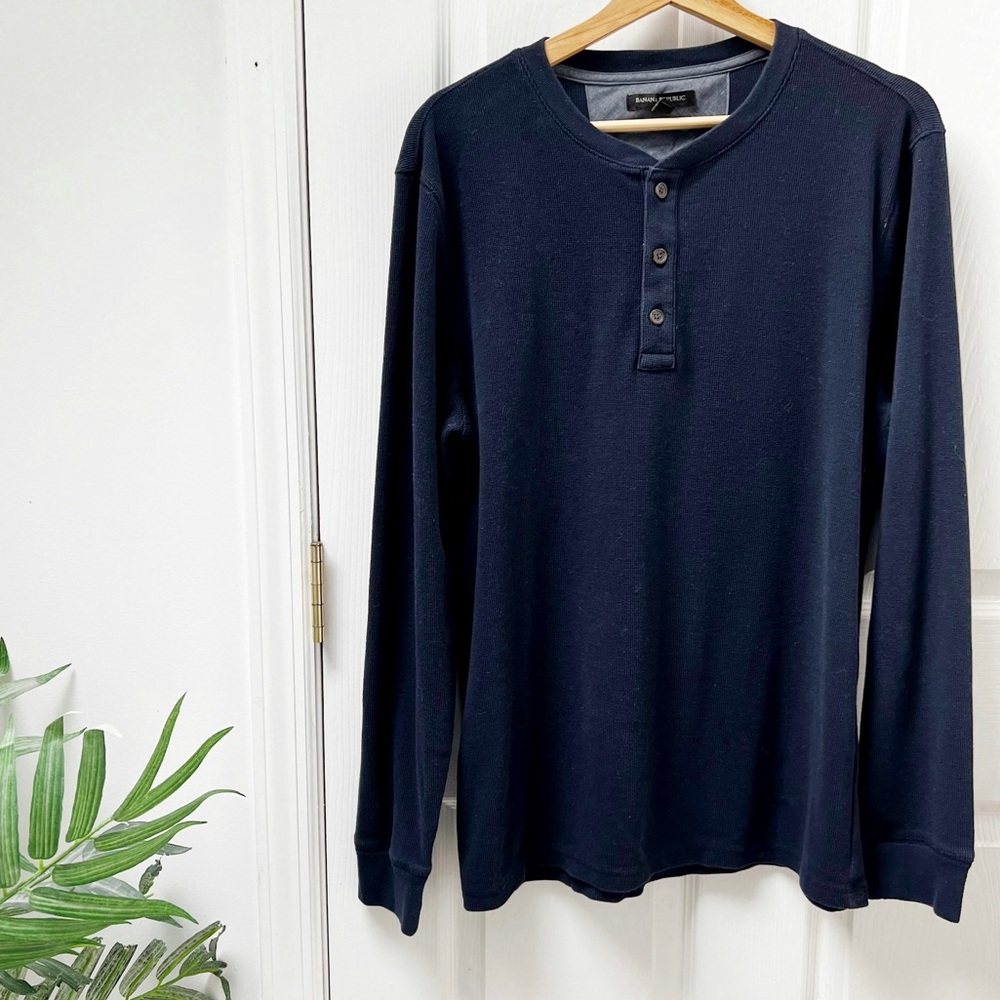 Banana Republic Mens Long Sleeve Henley Pullover Top in Navy Blue